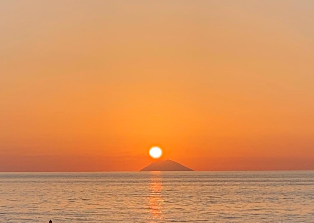 Boutique Apartment With Beach Within Walking Distance, Near Tropea Parghelia Bagian luar foto