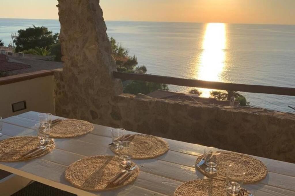 Boutique Apartment With Beach Within Walking Distance, Near Tropea Parghelia Bagian luar foto