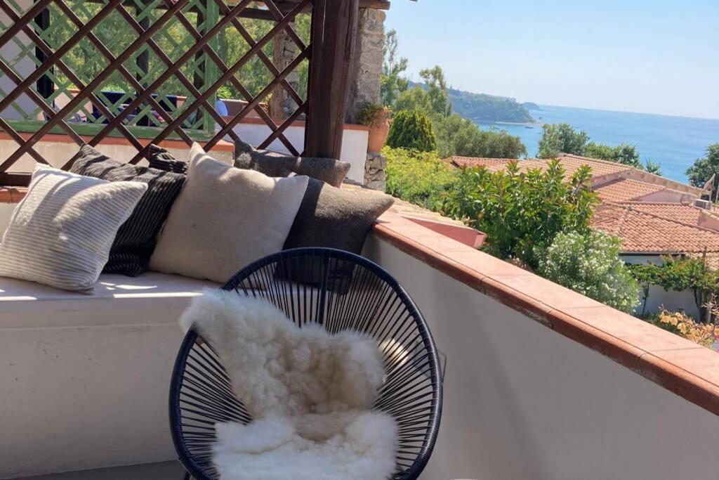 Boutique Apartment With Beach Within Walking Distance, Near Tropea Parghelia Bagian luar foto