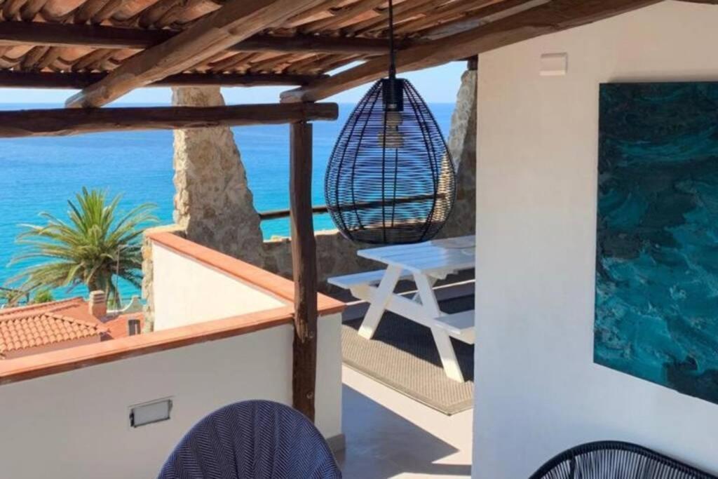 Boutique Apartment With Beach Within Walking Distance, Near Tropea Parghelia Bagian luar foto
